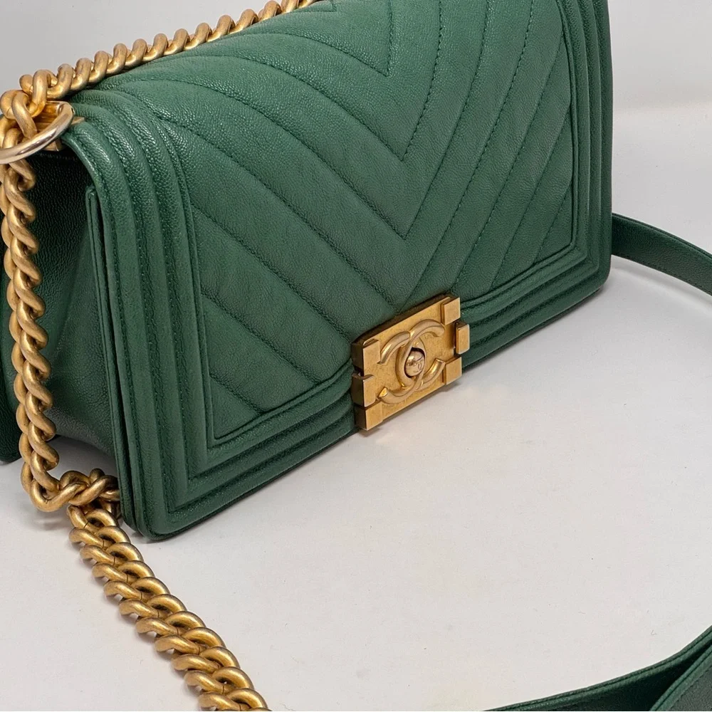 💎💯CHANEL Caviar Green Chevron Le Boy Bag 💎